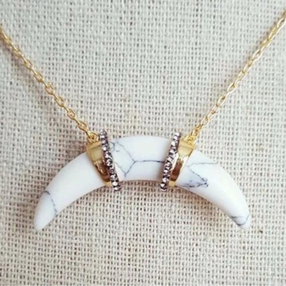 Stella & Dot {retired} Arc Necklace (white + gold) - Picture 2 of 8